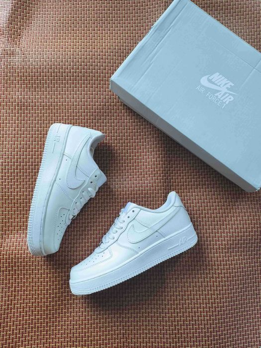 Białe trampki damskie marki Nike. Rozmiar 38