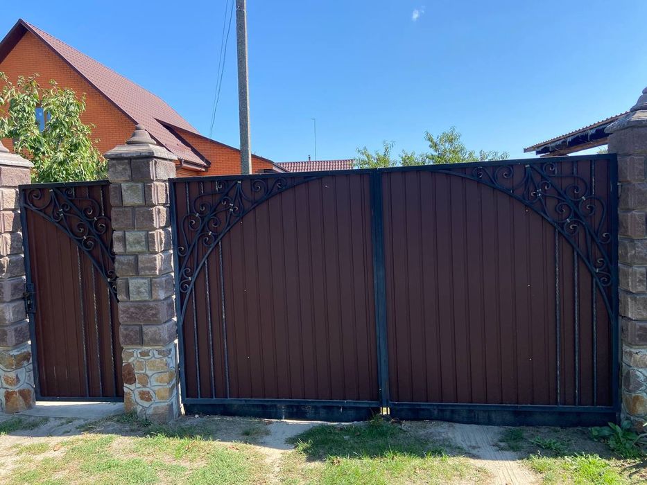 Продаються вживані ворота,з фірткою.
