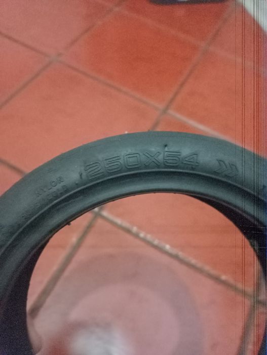 Pneu novo para trotinete elétrica (250x54)