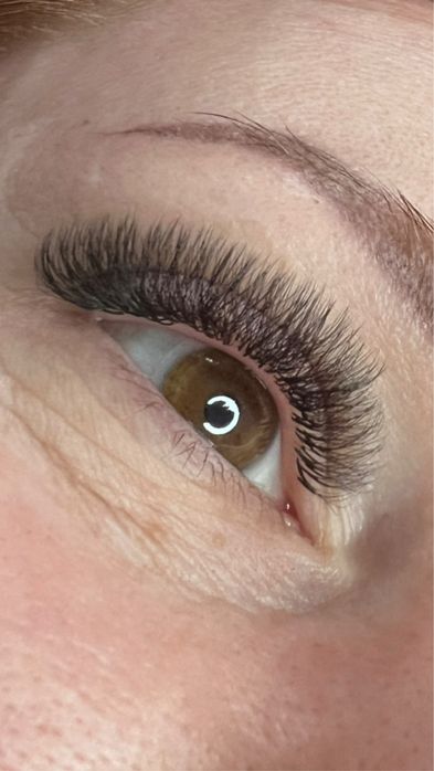 Нарощення вій **