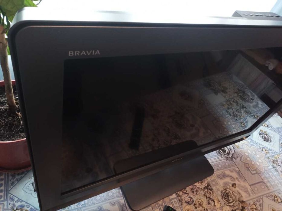 Tv 37 cale LCD SONY Bravia KDL-37U4000 stan idealny