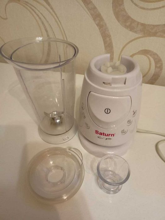 Блендер SATURN рабочий Небольшой