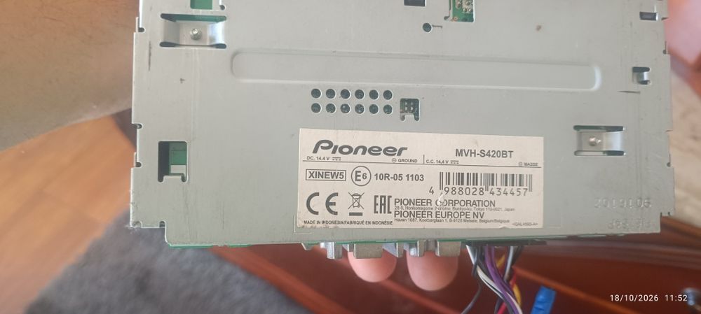 Rádio Pioneer com bluetooth não tem um ano ainda com garantia