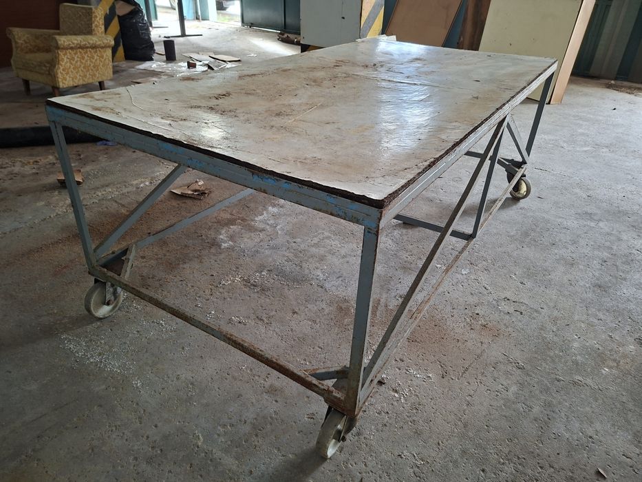 Bancada de trabalho com rodas