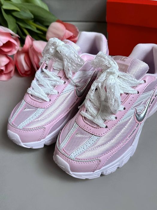 Nike Initiator Pink жіночі кросівки найк інітіатор рожеві новинка