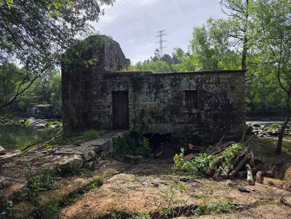 Terreno em Amares com Casa e Moinho