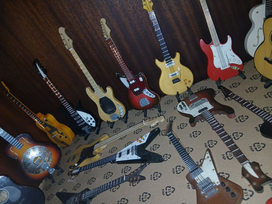 Colecao 25 viola guitarra minitura por   250 €