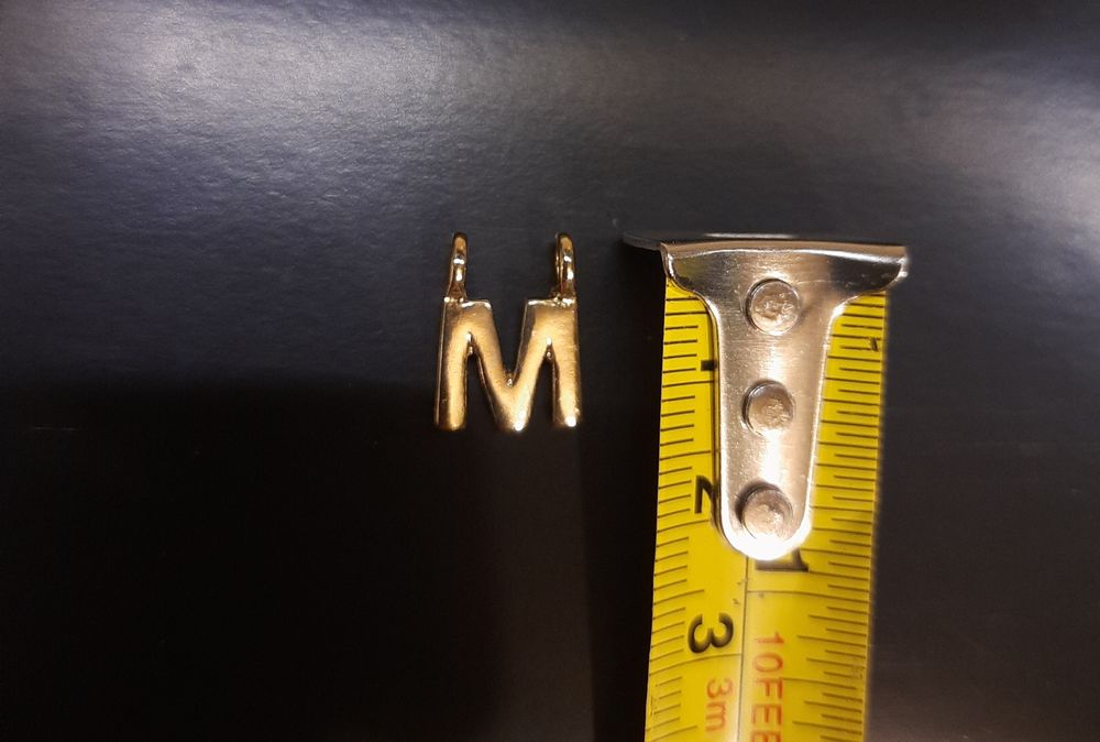 Zawieszka  literka  złota