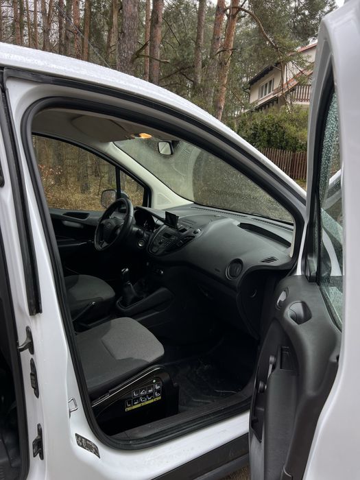 Ford Transit courier maly przebieg bezwypadkowy