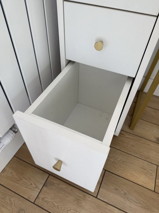 Szafka wizaż na kosmetyki itp.