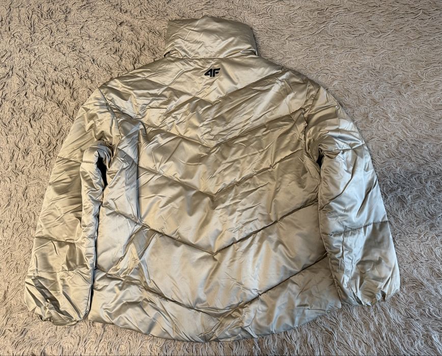 Продам жіночу куртку 4F, розмір S (M)