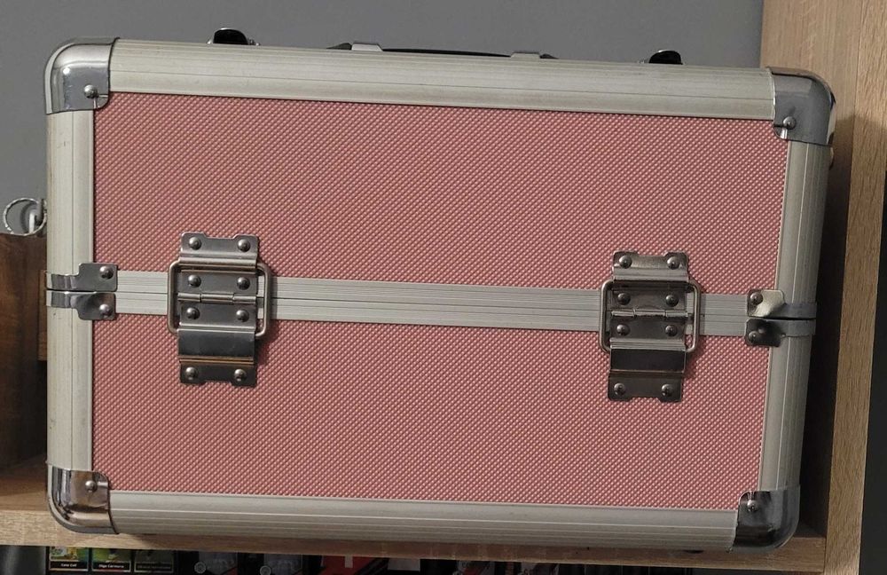 Duży kuferek kosmetyczny