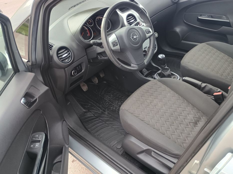 Opel Corsa D 2013 rok benzyna z Niemiec Polift