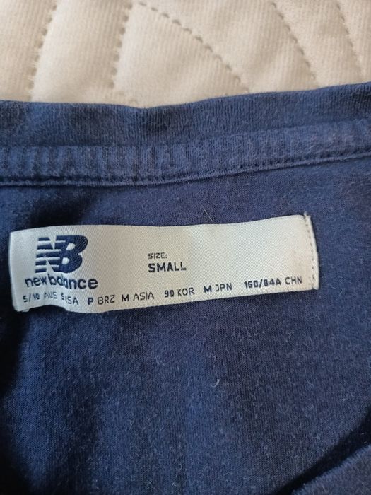 Granatowa bluzka New Balance