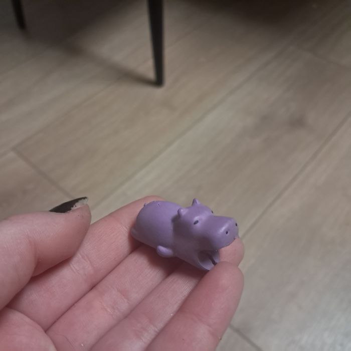 Ozdoba na ładowarkę hipopotam