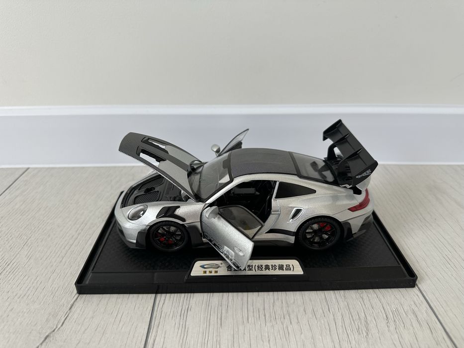 Модель авто Porsche 911 GT3 RS 1:24