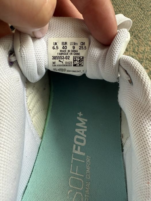 Жіночі кросівки