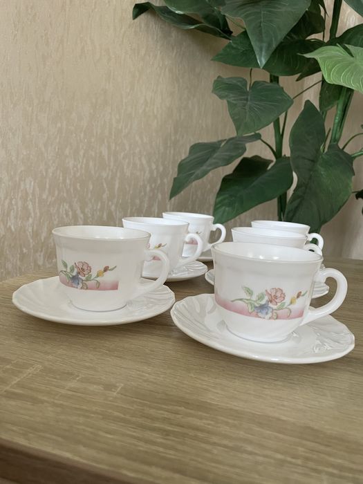 Вінтажний набір чайних чашок і блюдець Arcopal France Victoria з 6 шт