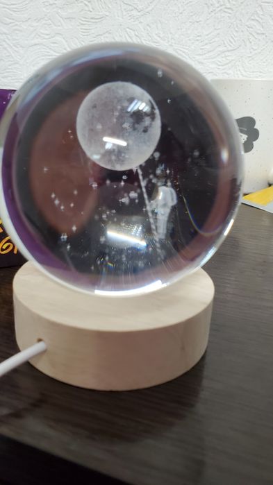 Світильник "Шар" менший розміром 300 грн, більший 400 грн