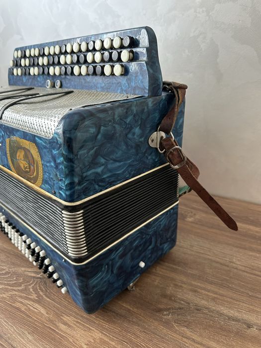 Баян Кремінне з чохлом