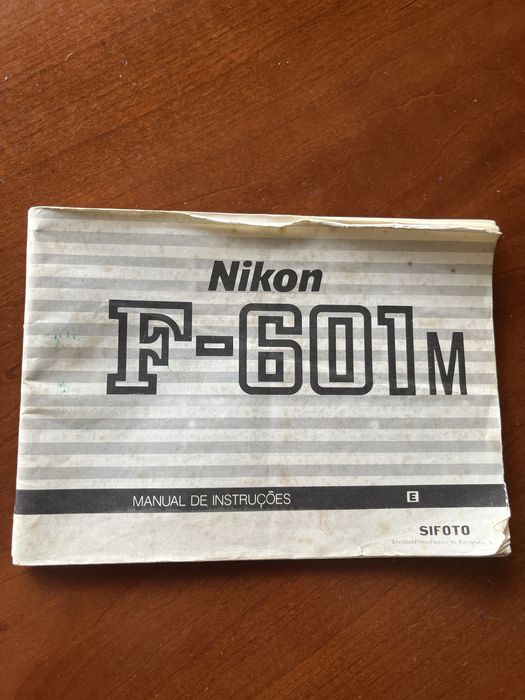 Nikon F 601 M com flash , mala e acessorios