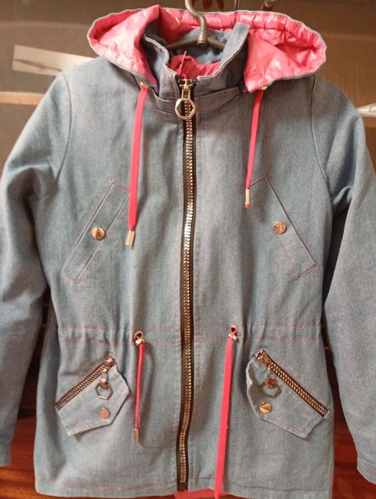 Куртка для дівчинки.