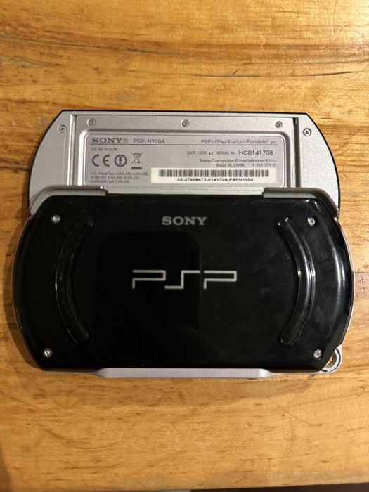 PSP Sony stan kolekcjonerski  kilka gier w pamieci