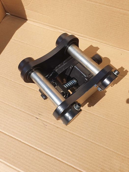 Szybkozłącze półautomatyczne pasujące do koparki Bobcat mini