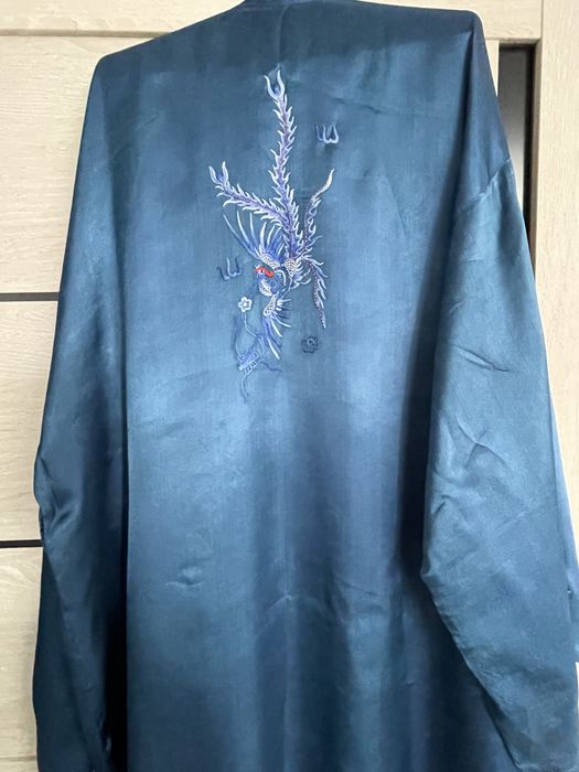 Шовковий халат з вишивкою