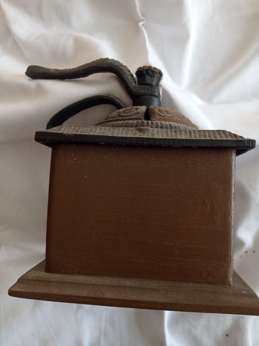 Moinho de café antigo .