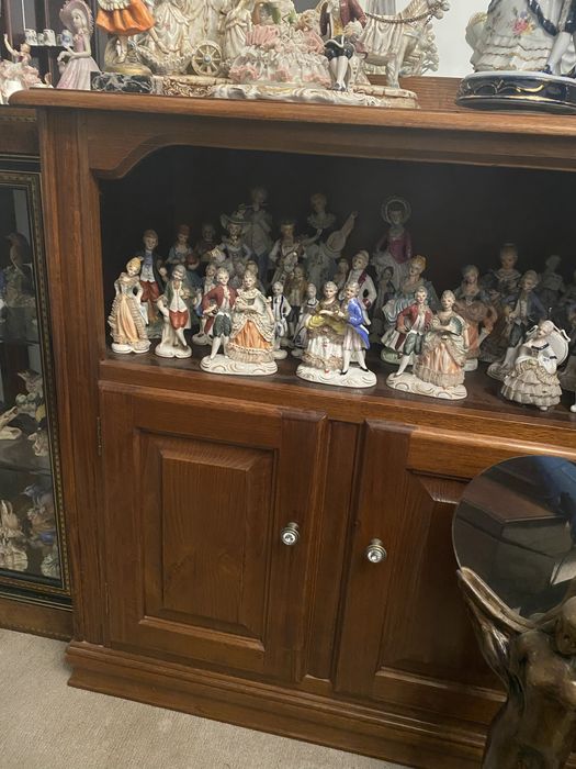 Móvel com Espelho e Duas Portas