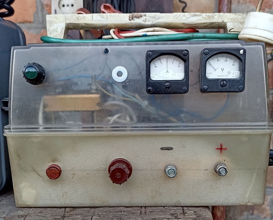 Продам зарядні пристрої для автомобільних акумуляторів.