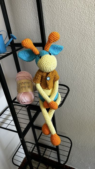girafa amigurumi em croché feita a mão handmade doll