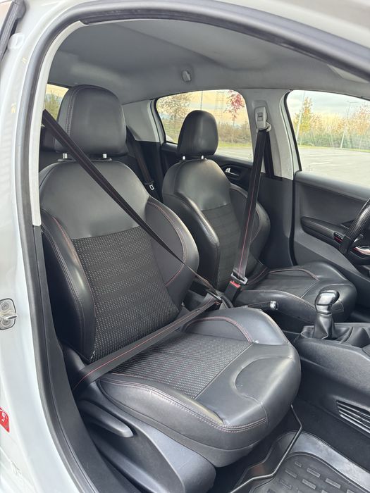 Peugeot 208 Gt Line 110 cv