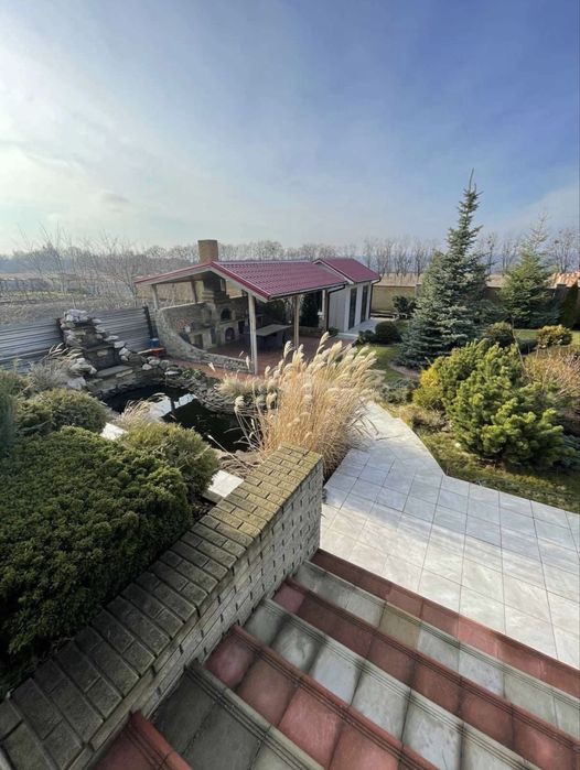 Аренда  3 - этажного дома с ремонтом ,в мрн .Артема ( пос.Мирный)