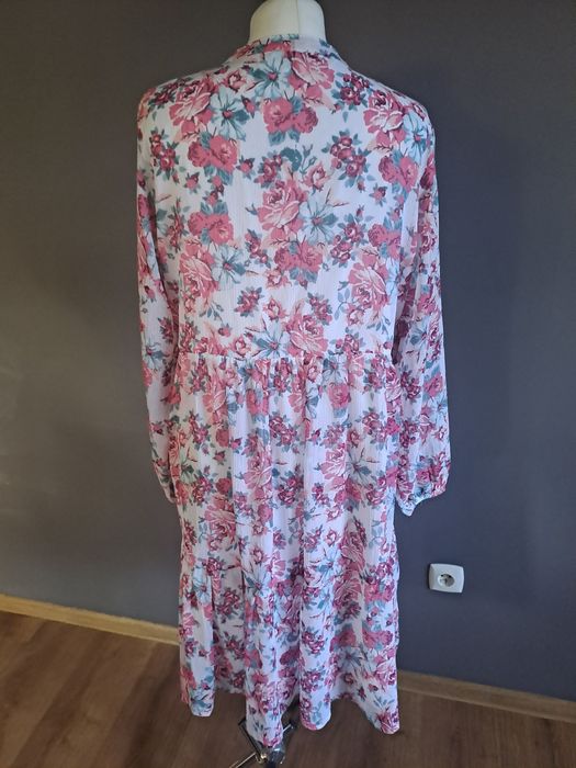Sukienka w kwiaty