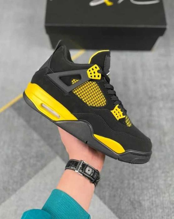 Jordan 4 Retro Thunder R.40