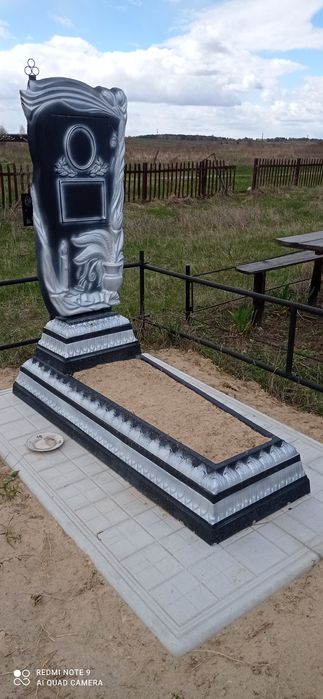 Пам'ятники (квітники , надгробки, цветники)  з бетону