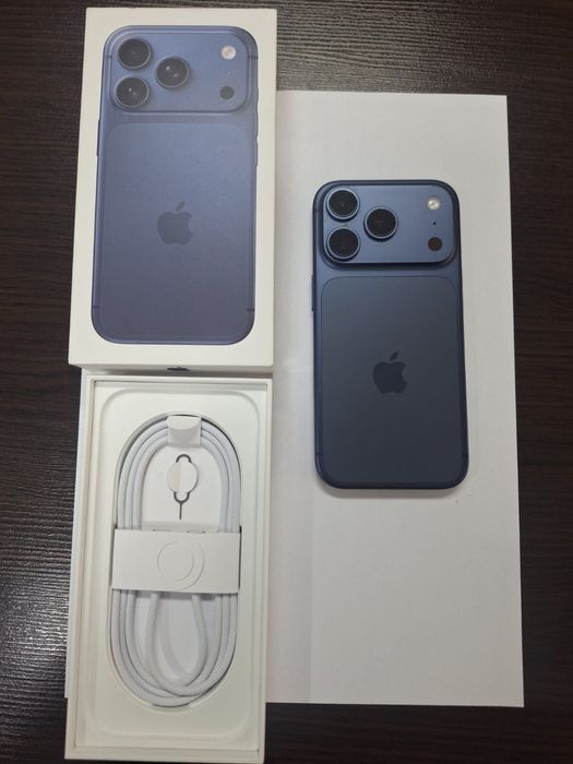 IPhone 17 Pro Niebieski