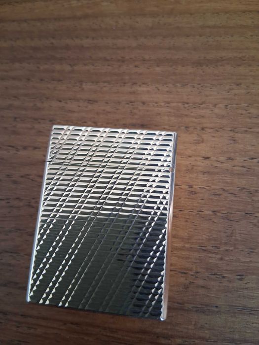 Elegante isqueiro Dupont banhado a ouro