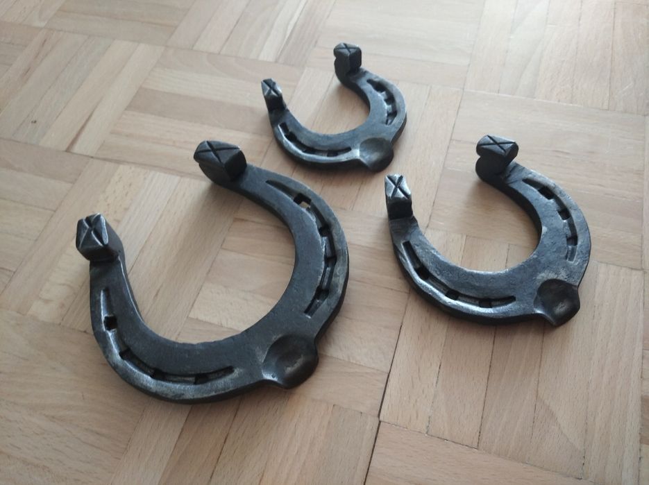 Ręcznie kute podkowy ozdobne