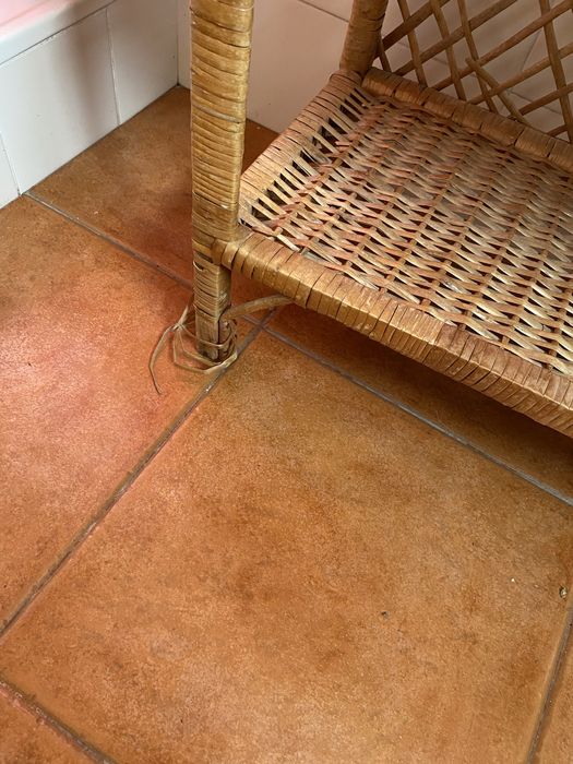 Estante em vime da ilha da madeira