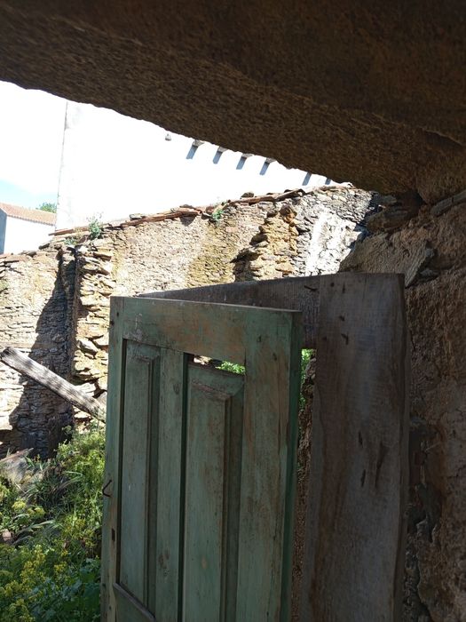 Vendo uma ruína em mós de Moncorvo