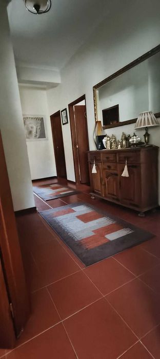 Excelente T3 com garagem - Zona tranquila