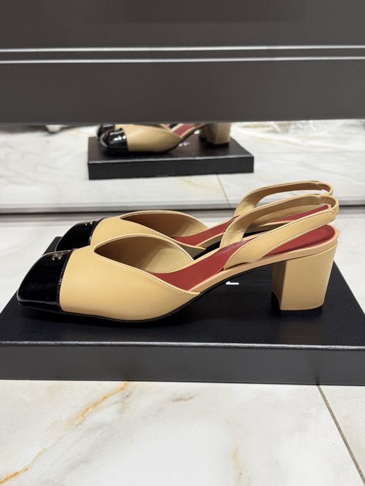 Czółenka Chanel beige leather