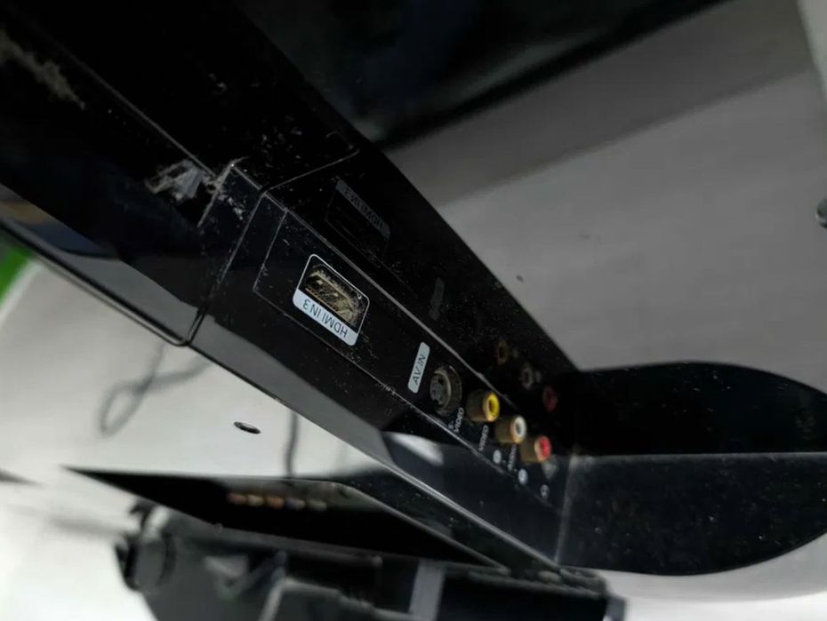 TV SAMSUNG LE32S67BD - Fonte de alimentacao avariada