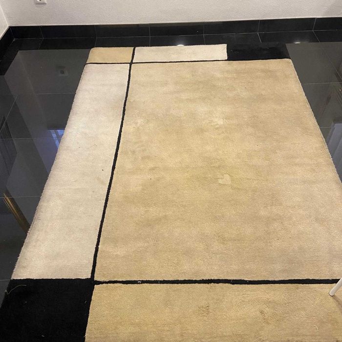 Tapetes modernos bege e preto 140x165 cm