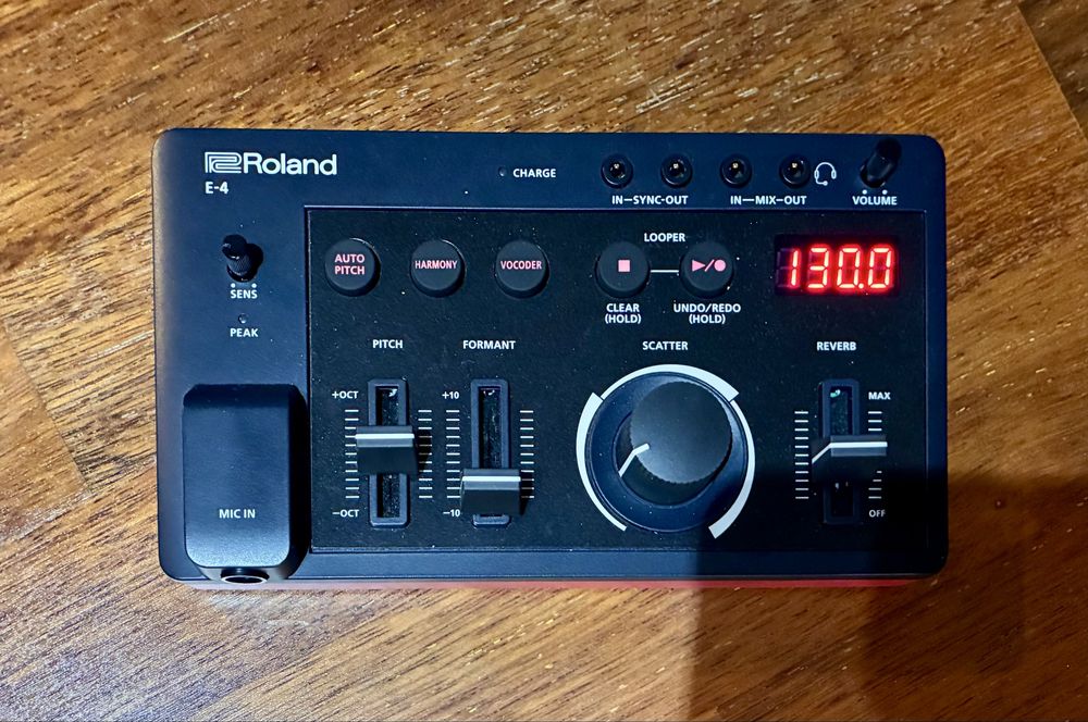 Roland AIRA Compact E-4 Voice Tweaker Etui i Kable