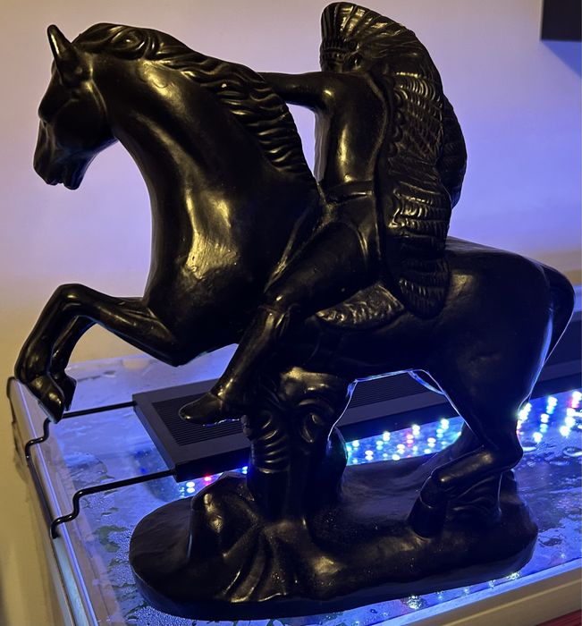 Índio a cavalo de cerâmica