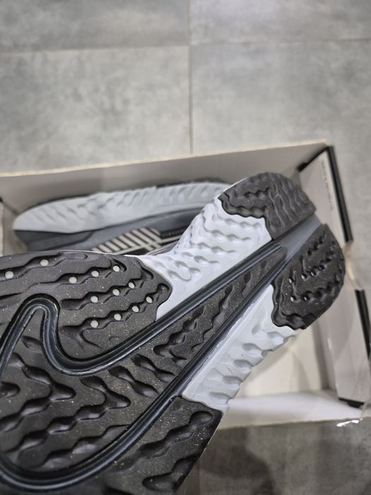 Buty męskie Nike Legend react 2 shield 42,5